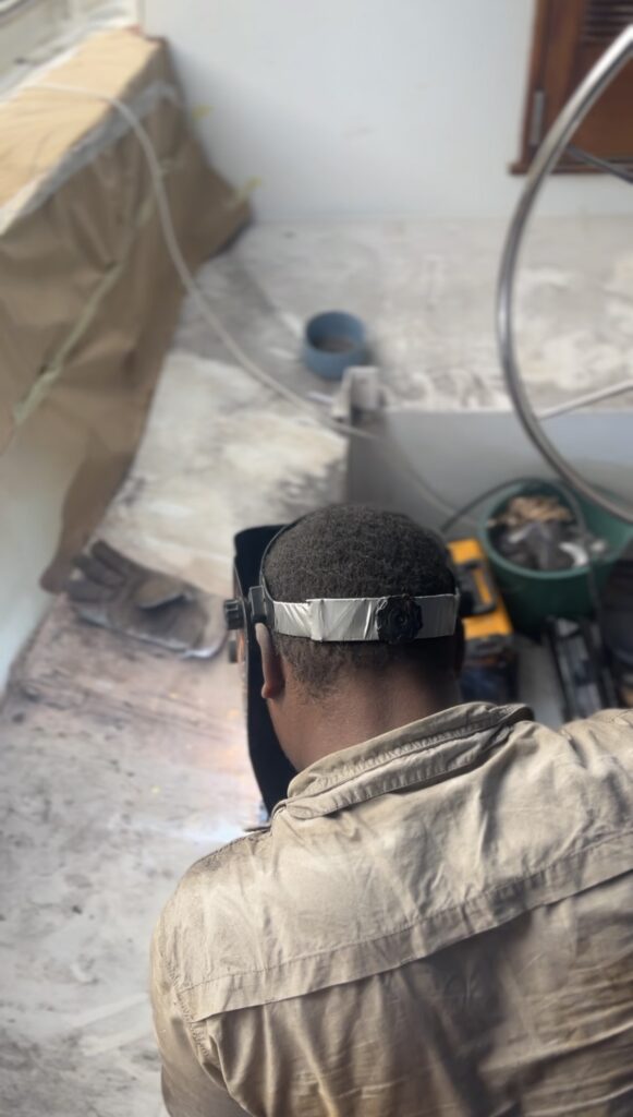 Kali bei den Schweißarbeiten